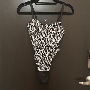 PrettyLittleThing Black and White leopard Bodysuit